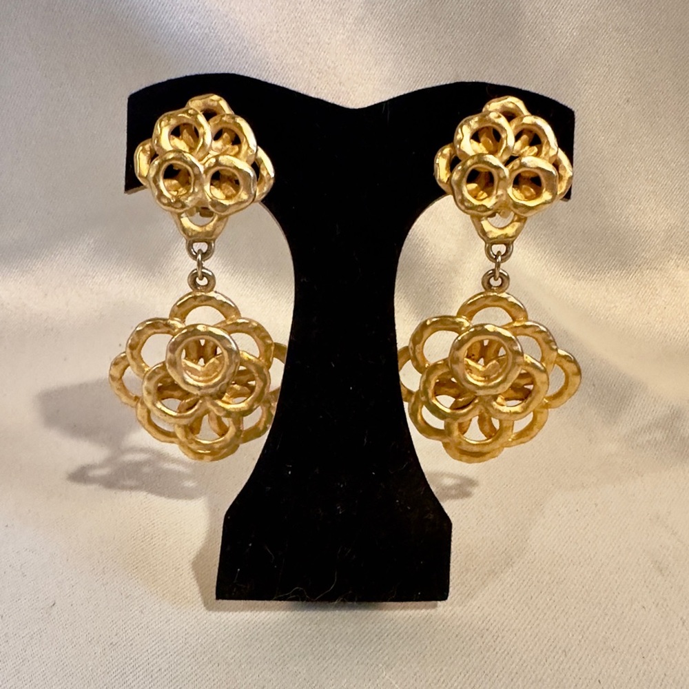 Vintage 90s Bold Gold Floral Drop Dangle Clip Earrings